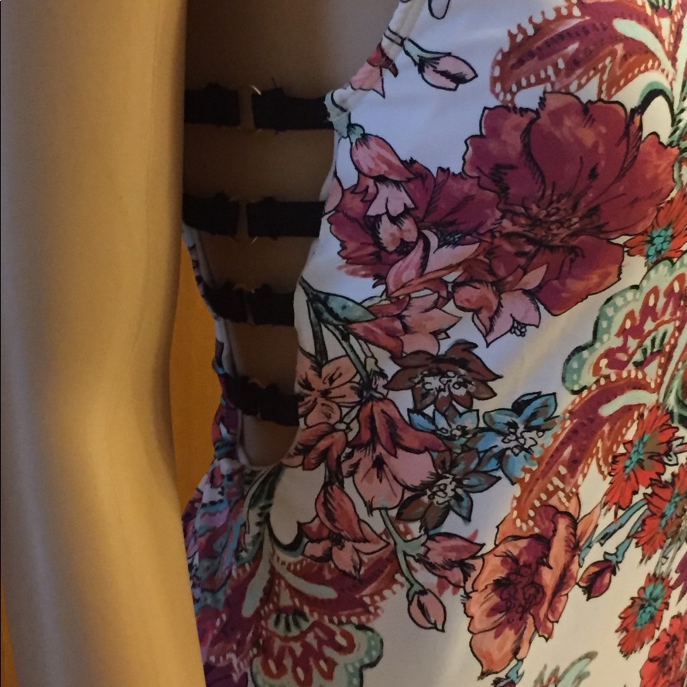 Gibson & Latimer One-Piece Swimsuit - Picture 8 of 8
